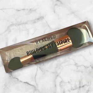 NIB REALHER Building My Empire MAKEUP APPLICATOR